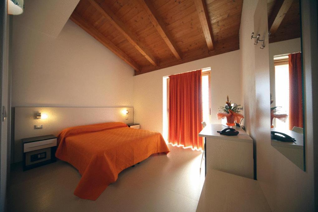Hotel Incontro Peschici Pokoj fotografie